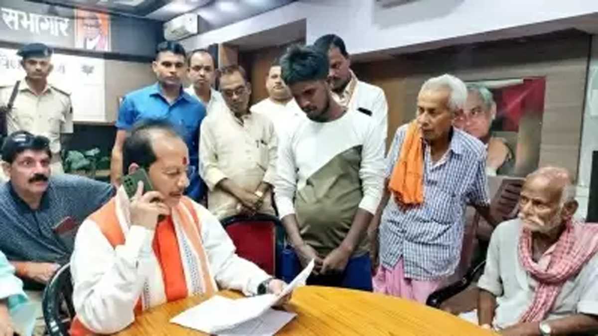 बिहार में माफियाओं, अपराधियों व प्रशासनिक अधिकारियों का गठजोड़, न्याय की आस में भटक रहे लोग: विजय सिन्हा बिहार में माफियाओं, अपराधियों व प्रशासनिक अधिकारियों का गठजोड़, न्याय की आस में भटक रहे लोग: विजय सिन्हा